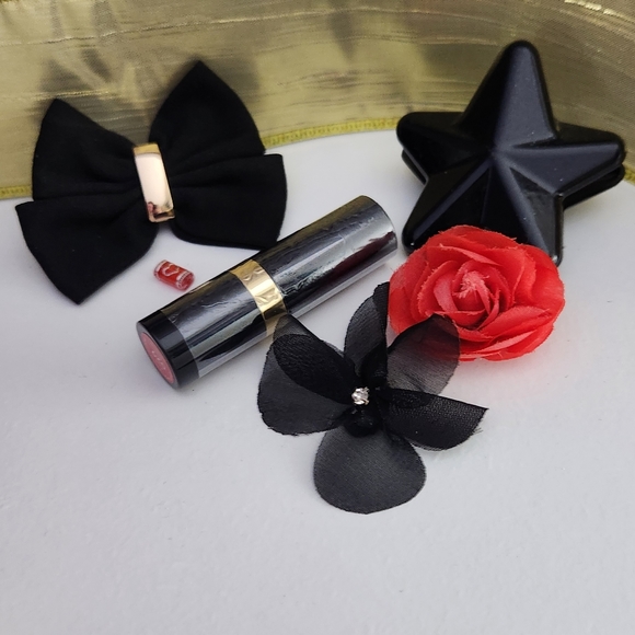 ⭐️ 4x HOST PICK ⭐️ Red Lacquer Super Lustrous Lipstick - Picture 5 of 7